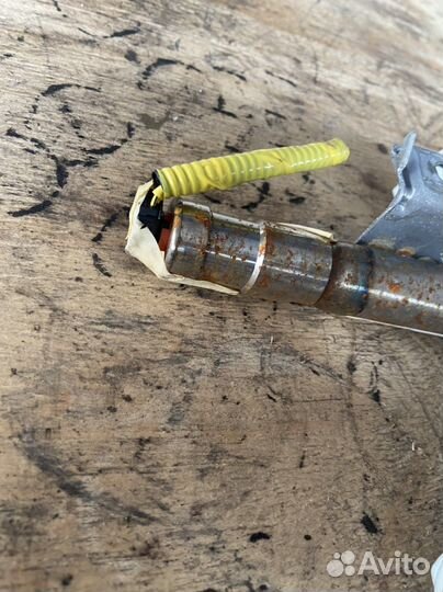 Шторка безопасности левая Toyota Auris e150