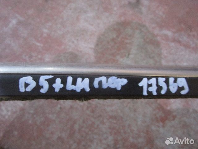 Бархотка стекла двери передней правой наружная VW