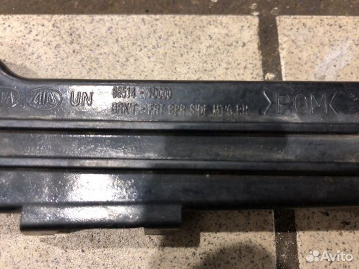 Кронштейн бампера передний правый Kia Carens 3