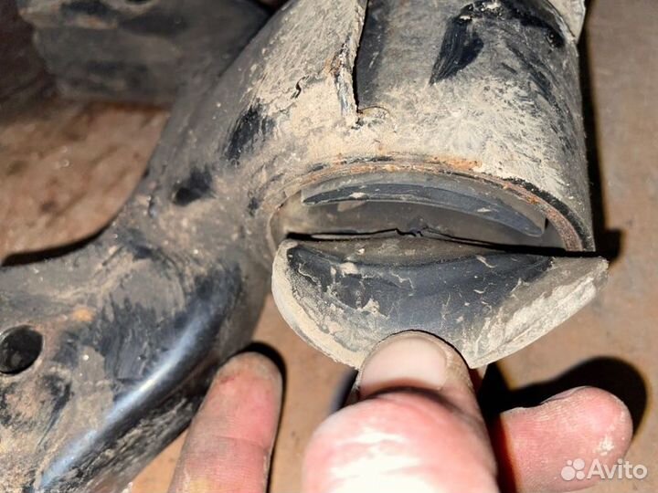 Подушка двигателя левая Hyundai Poni G4DJ