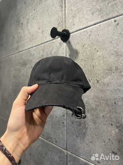 Кепка Balenciaga Piercing Cap