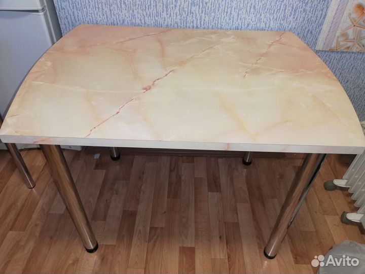 Кухонный стол