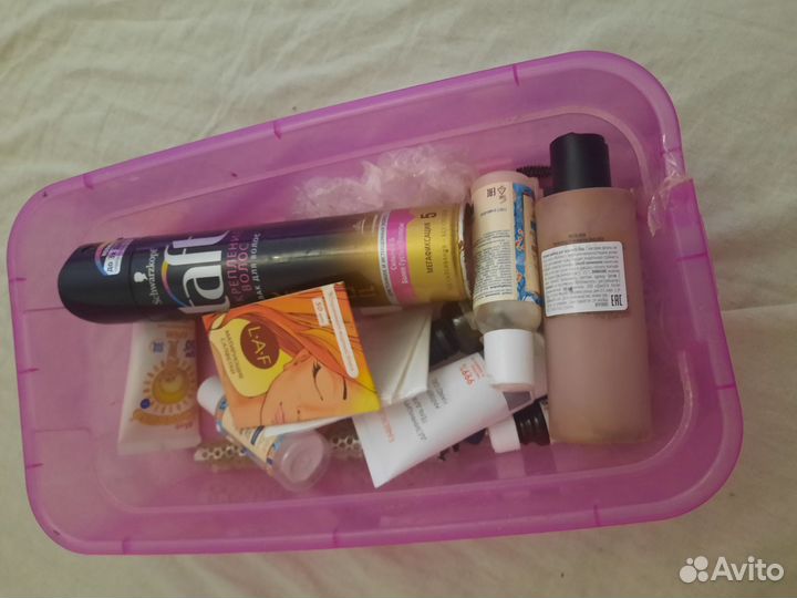 Контейнер с косметическими средствами