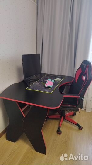 Компьютерный стол