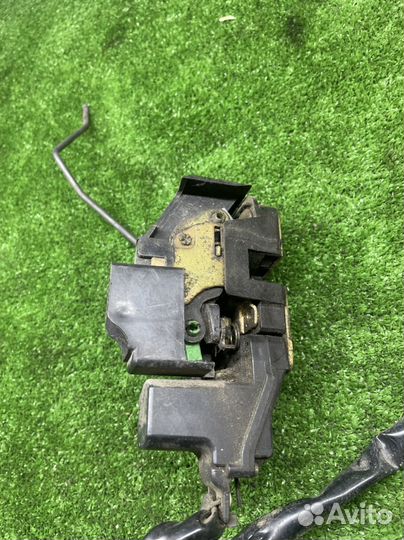 Замок передний правый Mazda Capella GW8W