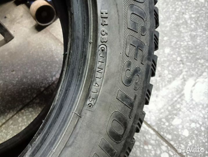 Bridgestone Blizzak Spike-01 235/55 R17 103T