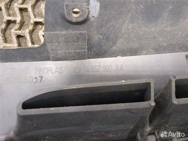 Решетка радиатора Chrysler Voyager, 2007