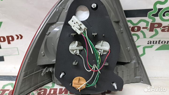 Фонарь задний toyota corolla 04-06 RH 4D европа