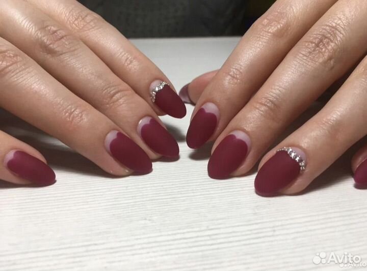 Маникюр в уютной студии