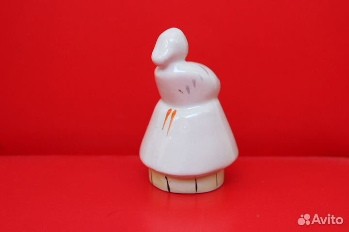 Фарфоровая Статуэтка «тетка в тулупе» Городница