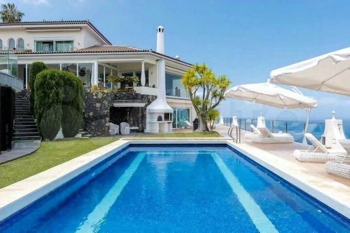 Дом 298 м² на участке 10 сот.