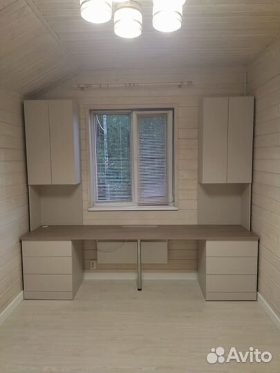 Стол у окна на заказ