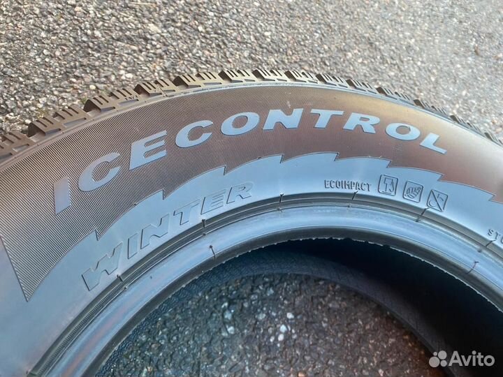 Pirelli Winter Ice Control 215/65 R16