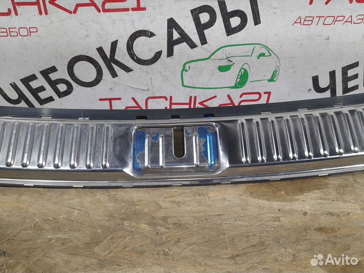 Кожух замка багажника VW Touareg NF (2010-2018)