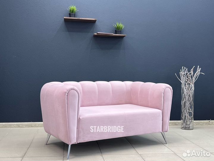 Диван в зону ожидания для салона красоты