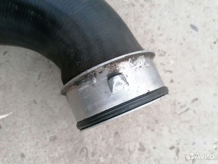 Патрубок интеркулера Фольксваген Пассат Б6