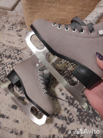 Коньки фигурные 36 размер б/у