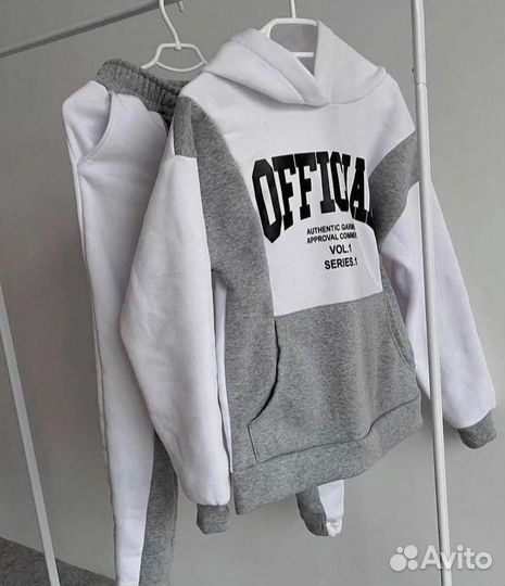 Спортивный костюм женский