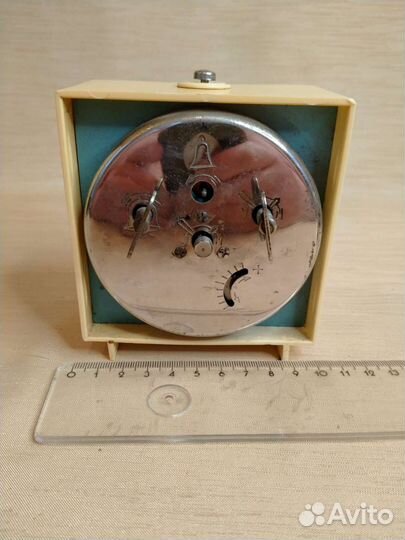 Часы, будильник СССР