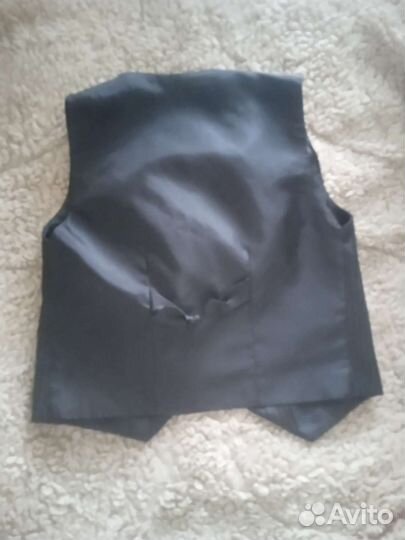 Жилет черный на мальчика 5-6-7 лет 112 см