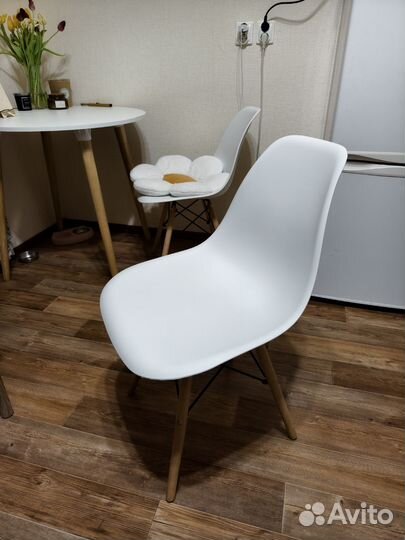 Стул кухонный белый