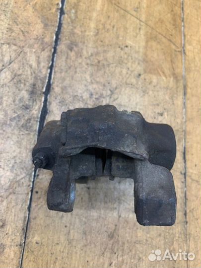 Суппорт задний левый Opel Omega B