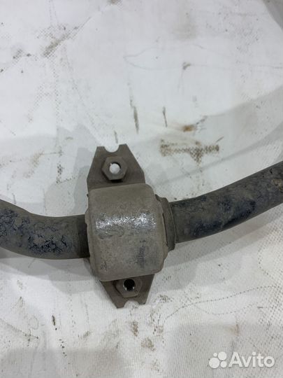 Стабилизатор передней подвески Audi Q38U