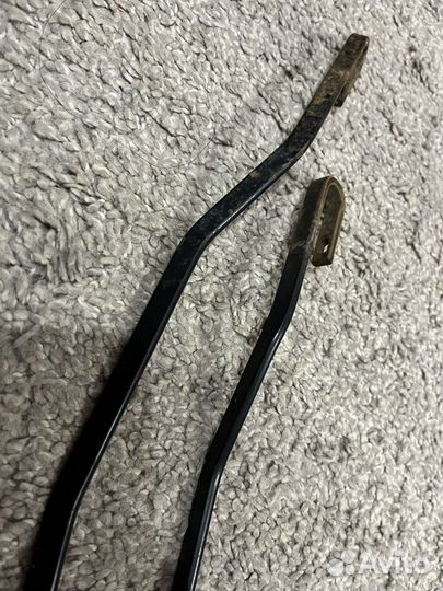 Детжатели дворников на гранту седан