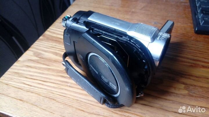 Видеокамера Sony DCR-DVD 610
