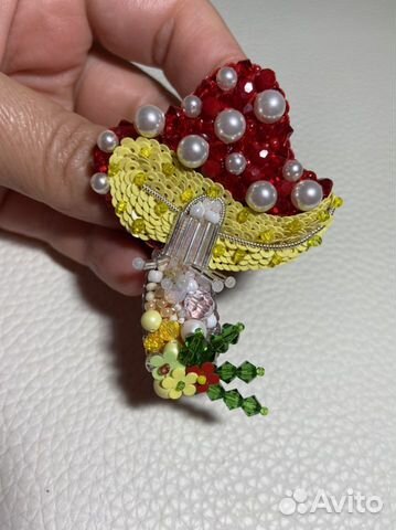 Брошь из бисера Мухомор