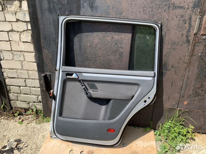 Дверь задняя правая на volkswagen touran