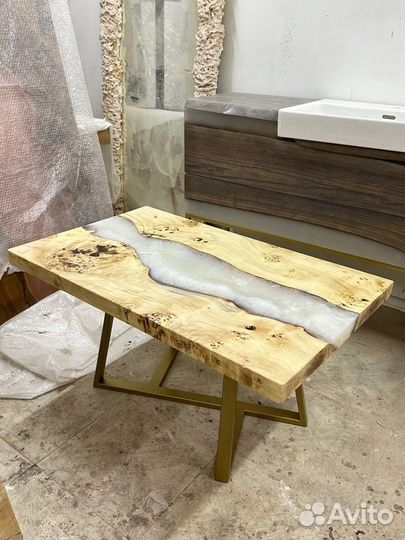 Журнальный стол в гостиную ручной работы