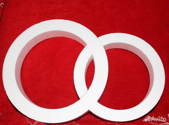 Объемные кольца из пенопласта для декора свадьбы