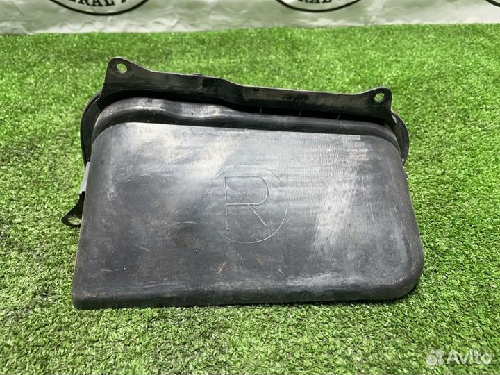 Воздухозаборник передний правый Toyota Land