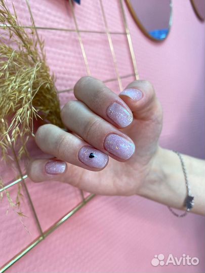 Модель на маникюр