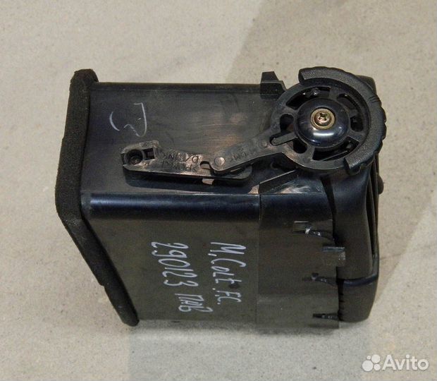 Дефлектор центральный Mitsubishi Colt 5