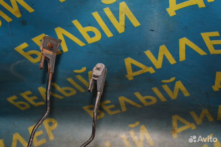 Поводок дворников передний Chrysler Voyager 4