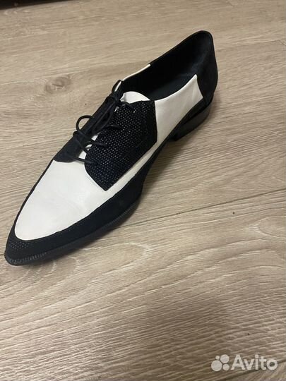 Броги женские Stuart Weitzman