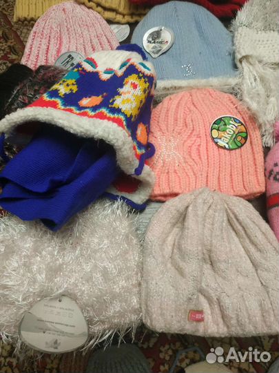 Шапки взрослые, на девушек,шапки детские.Комплекты