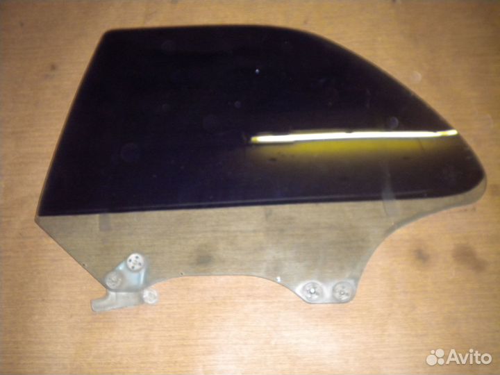 Стекло задней левой двери Subaru Impreza GF2 wagon