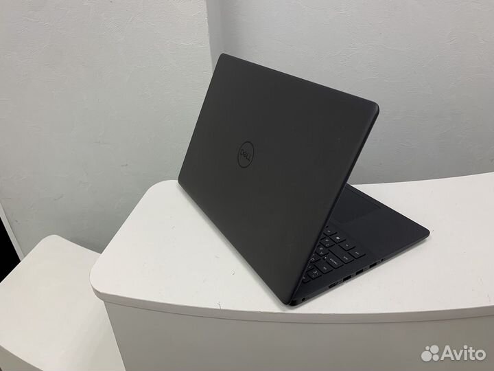 Ноутбук Dell vostro 15 / i5 / 16RAM / iris XE