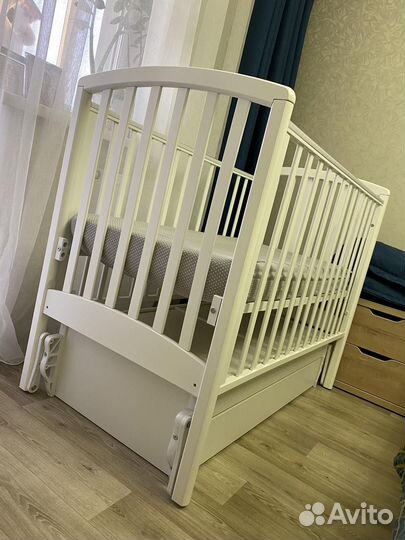 Детская кроватка Гандылян универсальным маятником