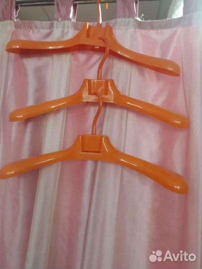 Вешалки плечики пластиковые