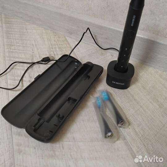 Электрическая зубная щетка