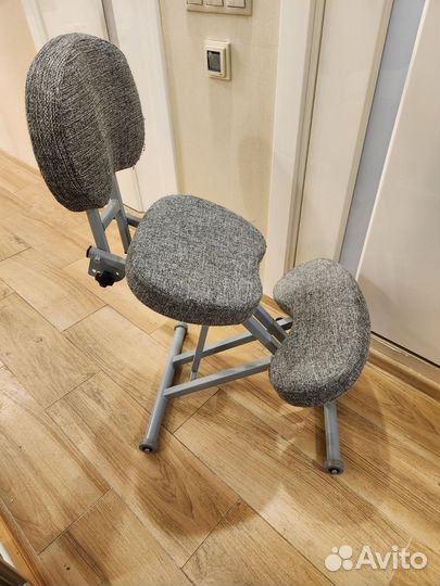 Стул ортопедический, коленный со спинкой