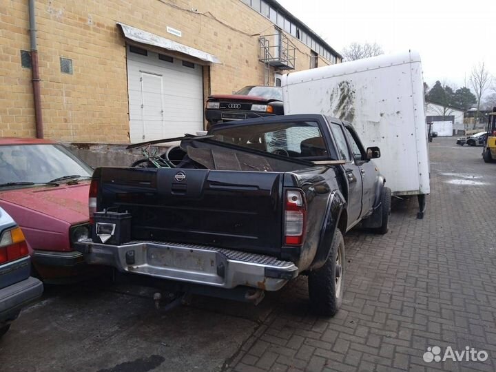 Панель приборов (щиток) Nissan Pick-Up 2000