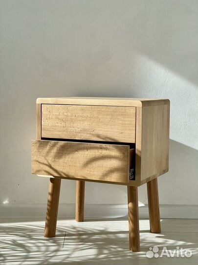 Тумба прикроватная из массива бука с ящиками