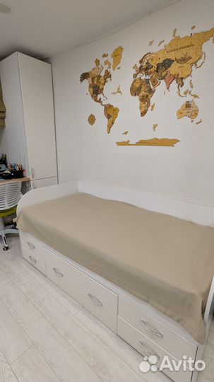 Кровать односпальная с ящиками и матрасом