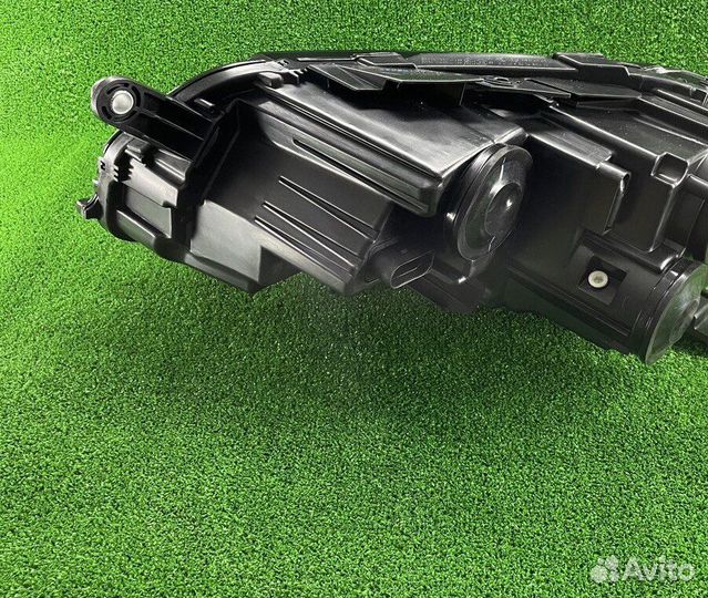 Фара правая Volkswagen Passat B7 (10-15)