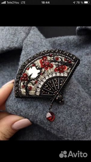 Брошь из биссера
